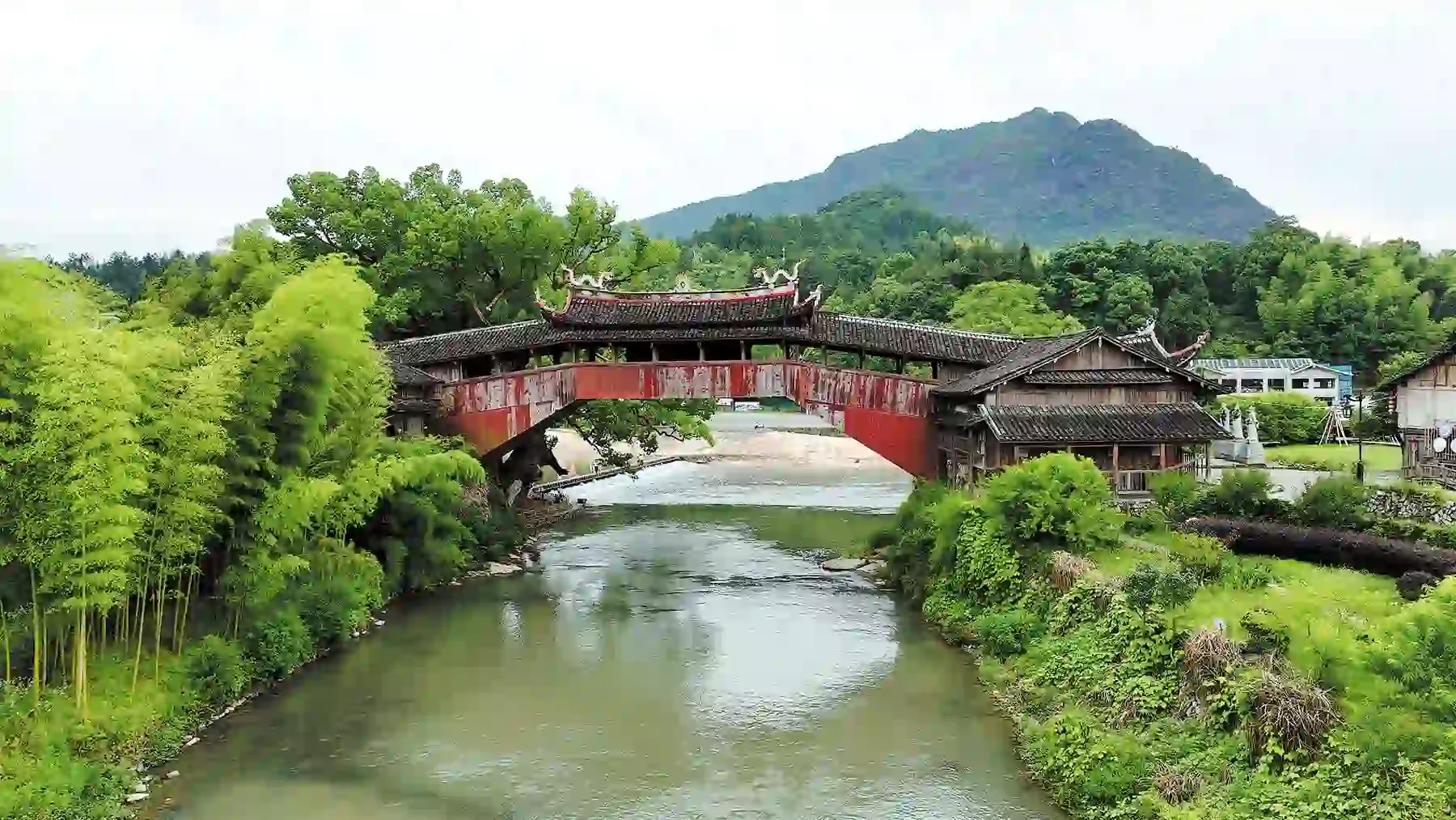 How Ancient Engineers Built Bridges That Still Stand Today: The Secrets of Stone Arches, Cofferdams and Roman Mortar