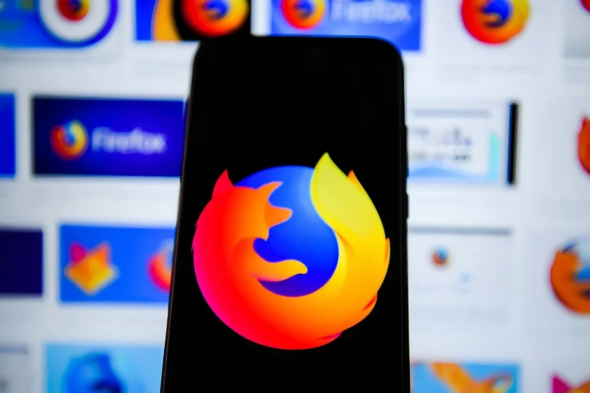 Firefox Revives Iconic Internet Memes in Nostalgic Campaign to Win Back Users