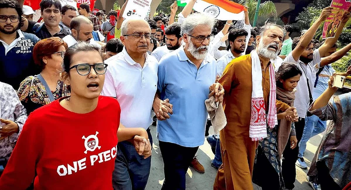 INDIA Bloc Marches to Supreme Court as Delhi Locks Down: Six Metro Stations Shut, 200-Plus Reported Detained Over "Vote Chori" Protest