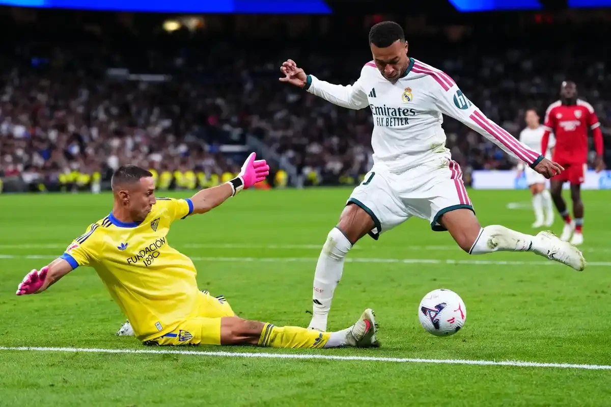 Real Madrid Beat Sevilla 4-1: Mbappé Brace and Diomande Shine Ahead of El Clásico