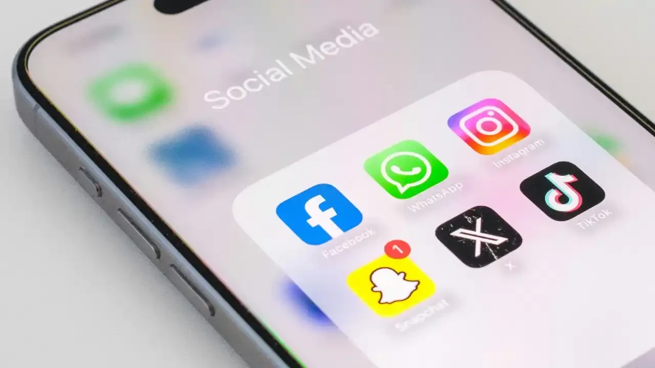 Supreme Court Asks Centre to Consider Statutory Rules for Minors' Social Media Accounts