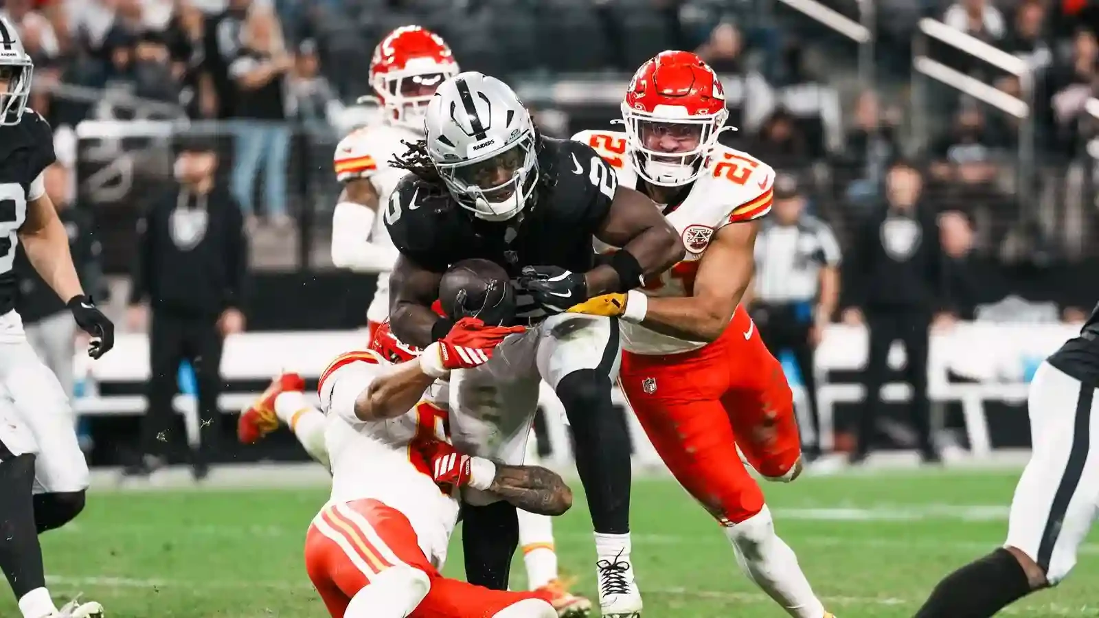 Chiefs vs Raiders 2026: Kansas City Survives Thriller 30-27 to Stay Undefeated
