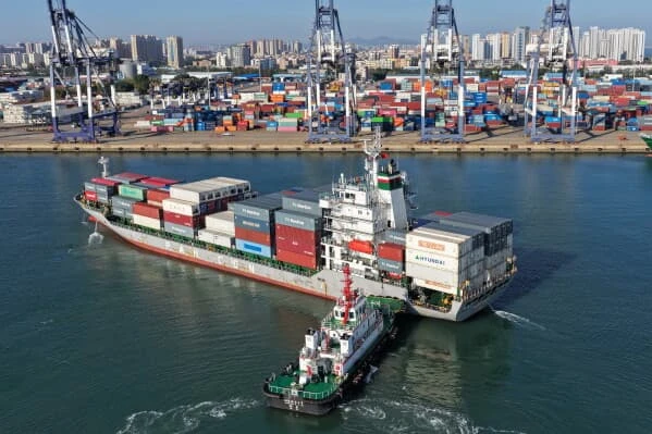 China's Economy Grows 4.5% in July–September Quarter, Up From 4.3%