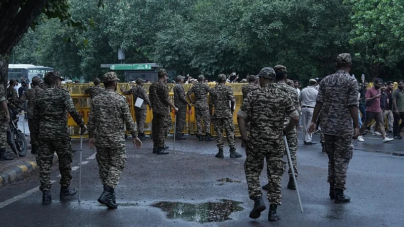 Delhi Under Heavy Security: Thousands of Police Deployed, Metro and Trains Curbed Ahead of CJP Protest Against Election Chief