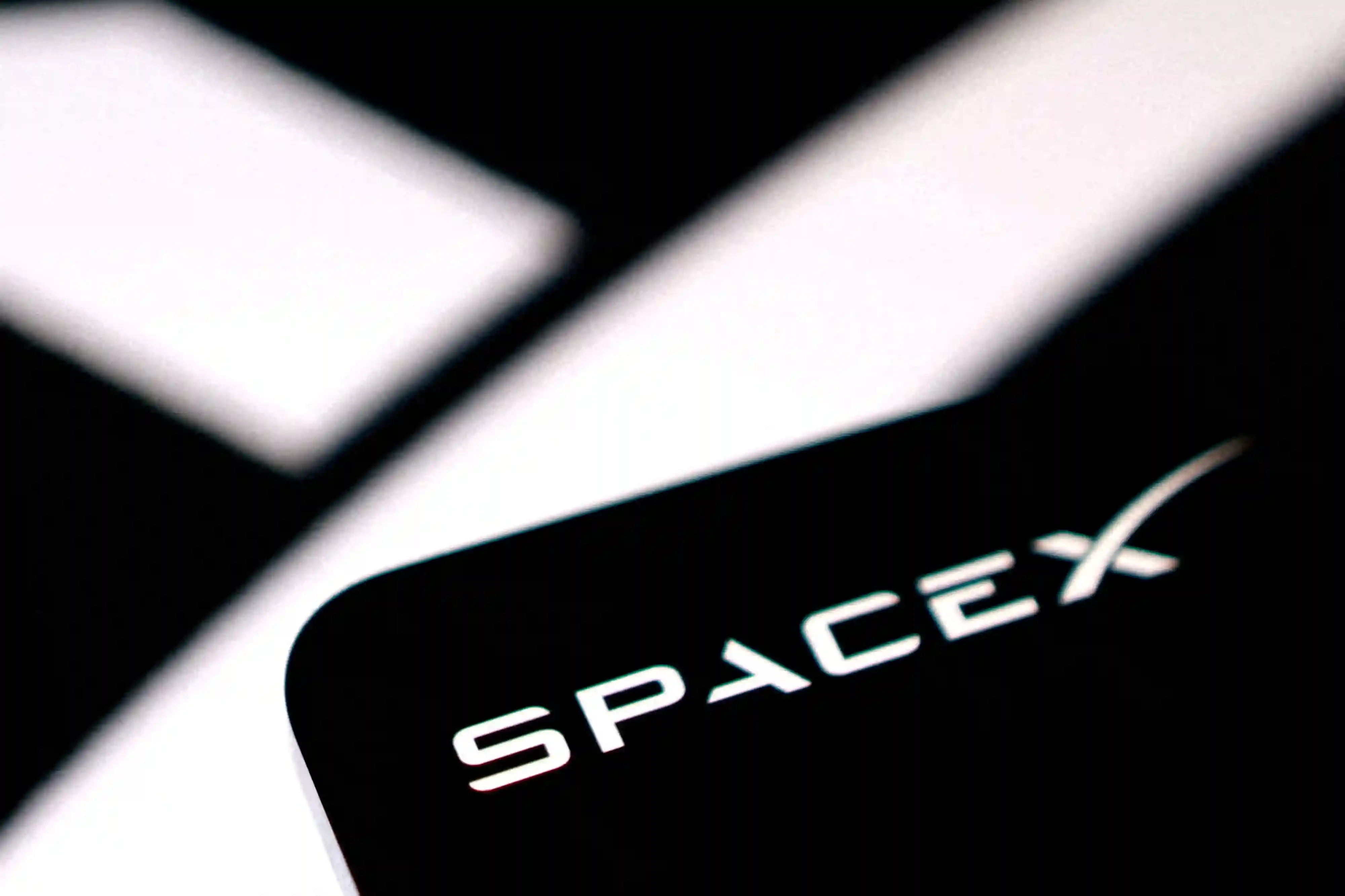 SpaceX Agrees $8 Billion Deal for 800 MHz Spectrum, Wireless Stocks Fall