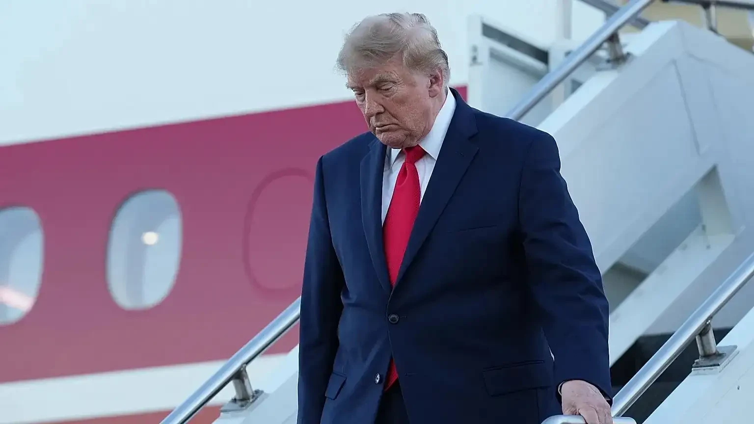 Trump Defends Russia Diesel Deal as Ukraine Reports Fresh Strikes Despite Energy Ceasefire