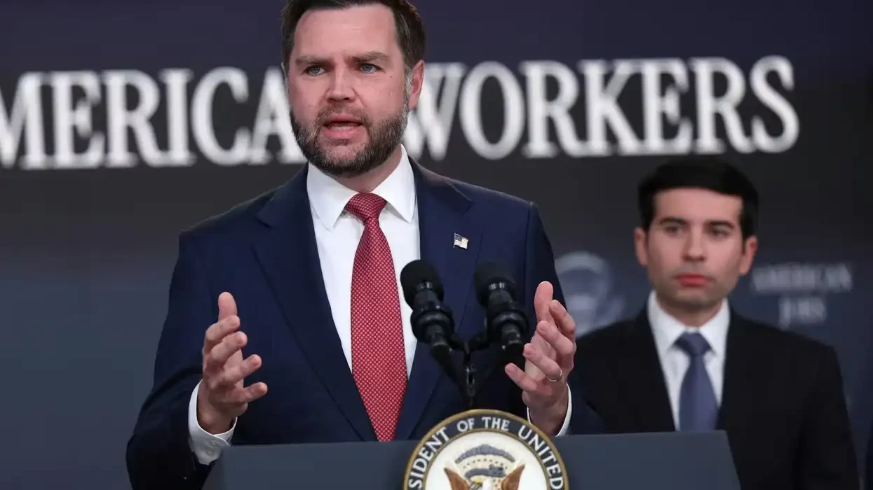 US Suspends Green Card Sponsorship for 8 Tech Firms